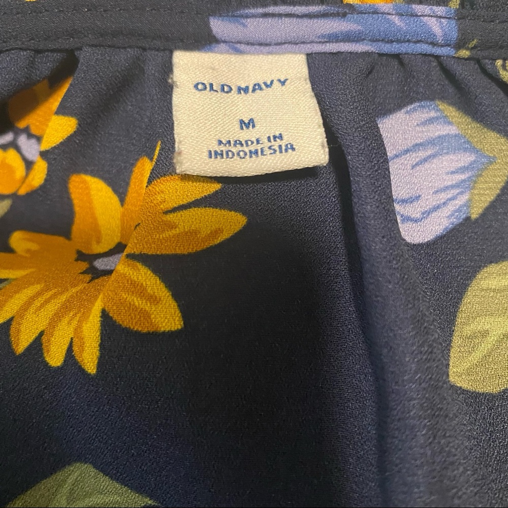 OLD NAVY Smocked Navy Floral Blouse Size Medium - Picture 6 of 8